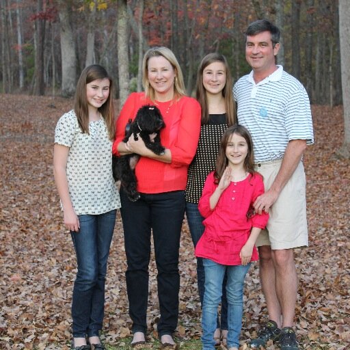 LynnMorgan2's profile picture. Love my family and love to laugh. That pretty much sums it all up.Favorite colors are blue & orange :)