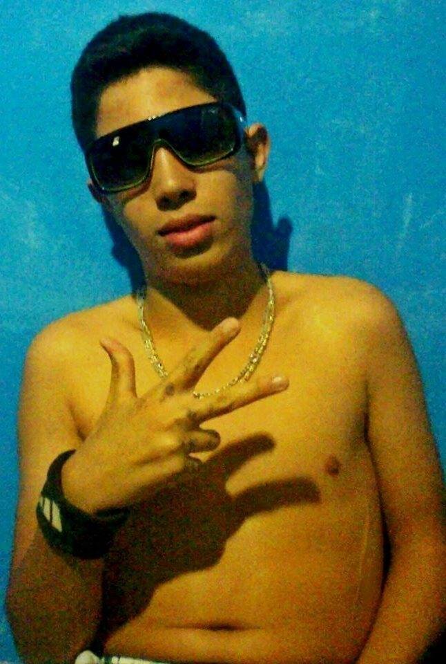 Amo como ama o amor. Não conheço nenhuma outra razão para amar senão amar. Que queres que te diga, além de que te amo, se o que quero dizer-
