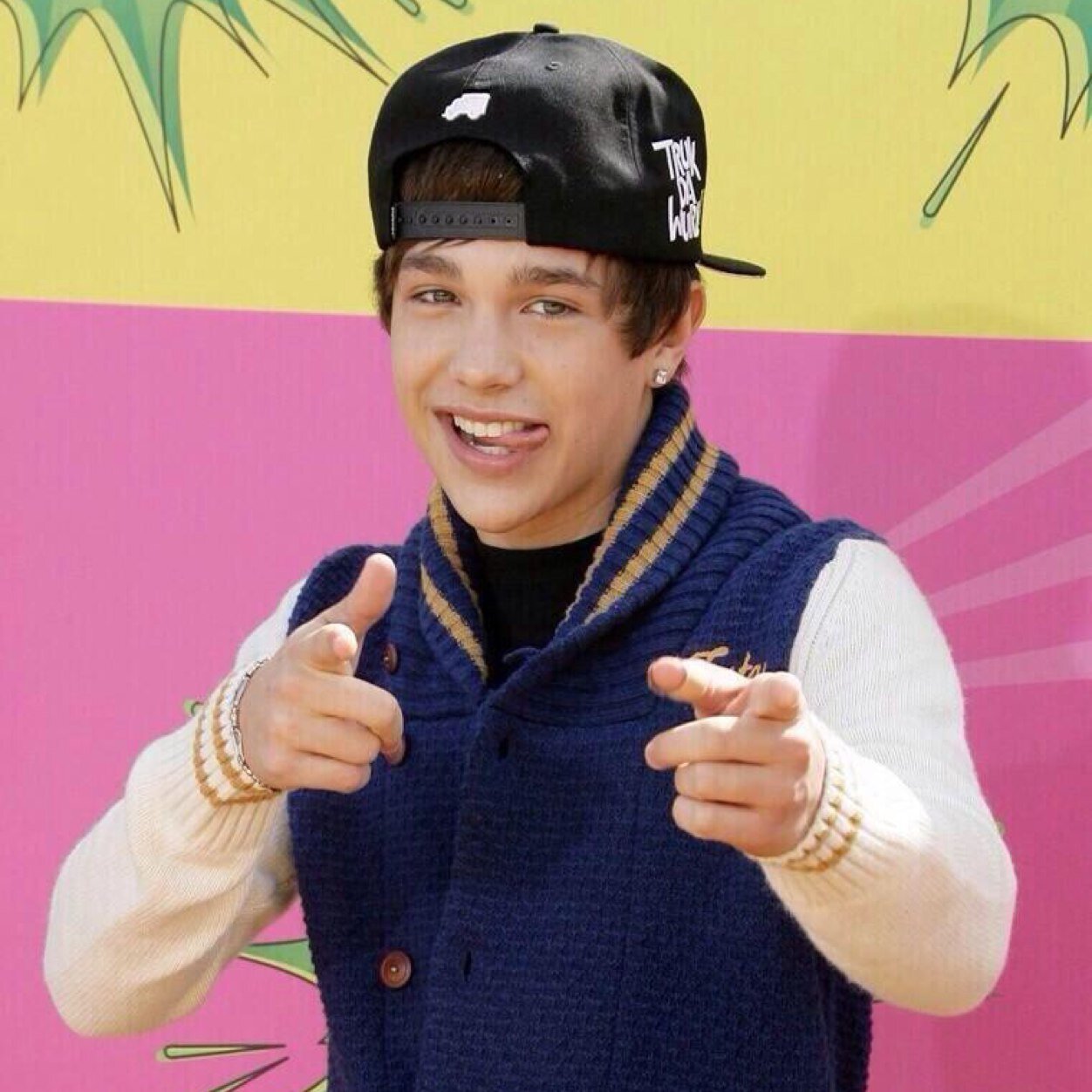 This is a voting account for austin. So, you dont need to follow back. Just enjoy the free follow. But following my main account @austinsbizzle would be nice