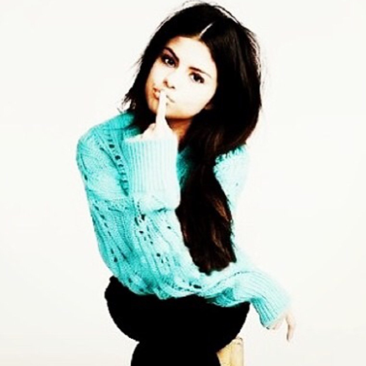 Im biggest selenator biggest macaron queen blue ma fav colour i love to dance drama sing and im the best at drawing i love animal lover.