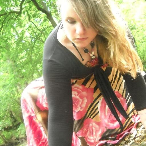 DaizyJaine's profile picture. Artist, Children's Librarian, future social worker, and aspiring yogi vegan