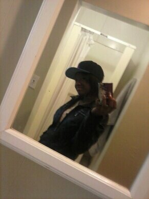 Don't care what people think i come from a big and real family Follow me on instagram Quinny_diamonds