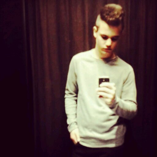 Todo el mundo quiere cagar en mi baño.
 Instagram: Pablouskiiii
Del mundo 99 
Carpe Diem ni hostias, imposible, teniendo que estudiar.
