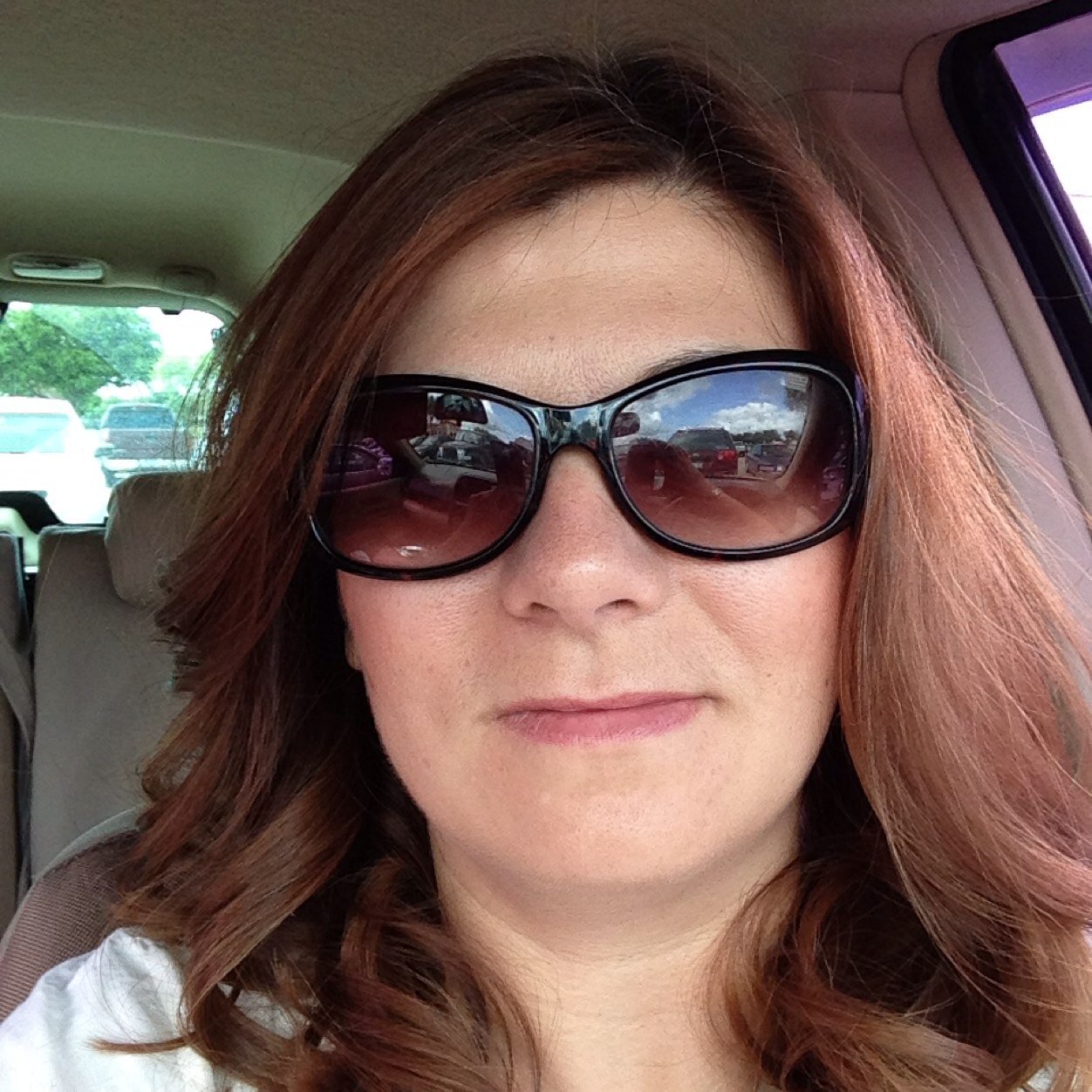 JulieEHarper's profile picture. 