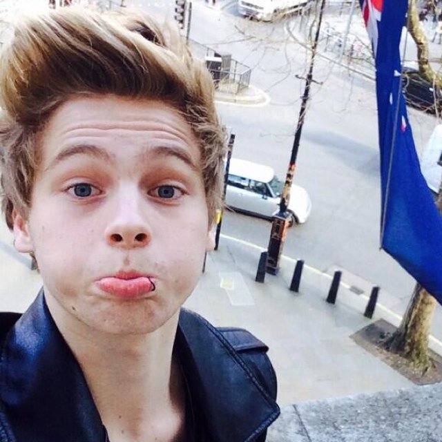 free follow! please follow @lvckyniall :) ily