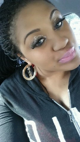 .. A weirdo , But im Real doe
follow me! I'm back on this here Twitter thang . 
IG:DntcallmeLiteskin
