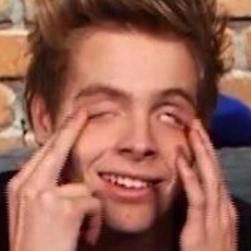 PLEASE GO FOLLOW @ACOUSTICMASHTXN BC SHE GAVE YOU A FREE FOLLOW!