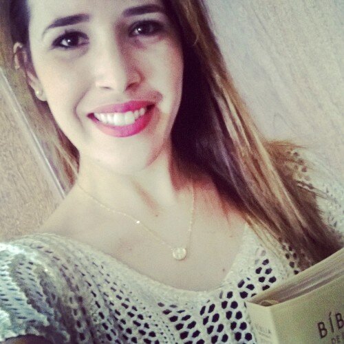 Não importa o que vão dizer, não importa o que vão pensar de mim, podem me chamar de louca, pois realmente sou, louca por você Jesus