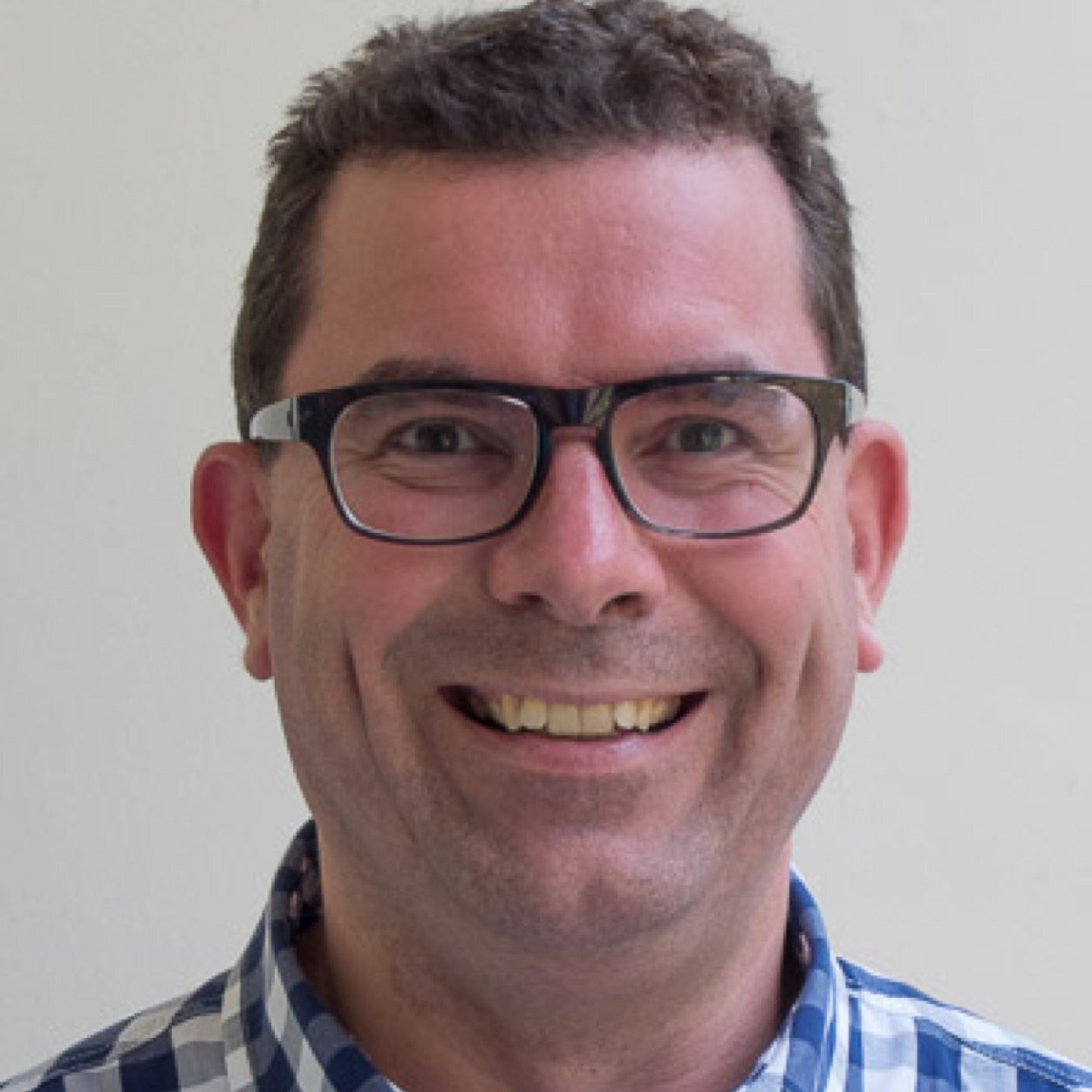Hans is a consultant, professor and expert for the courts