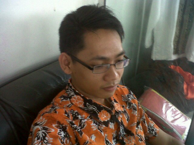 Aku adlh aku hanya aku dan YG di Atas yg tahu..:D