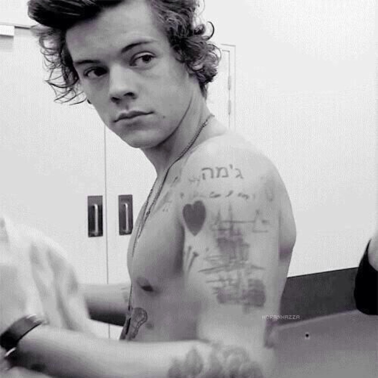 GO FOLLOW @harrysbaaabe and i'll love u 5ever