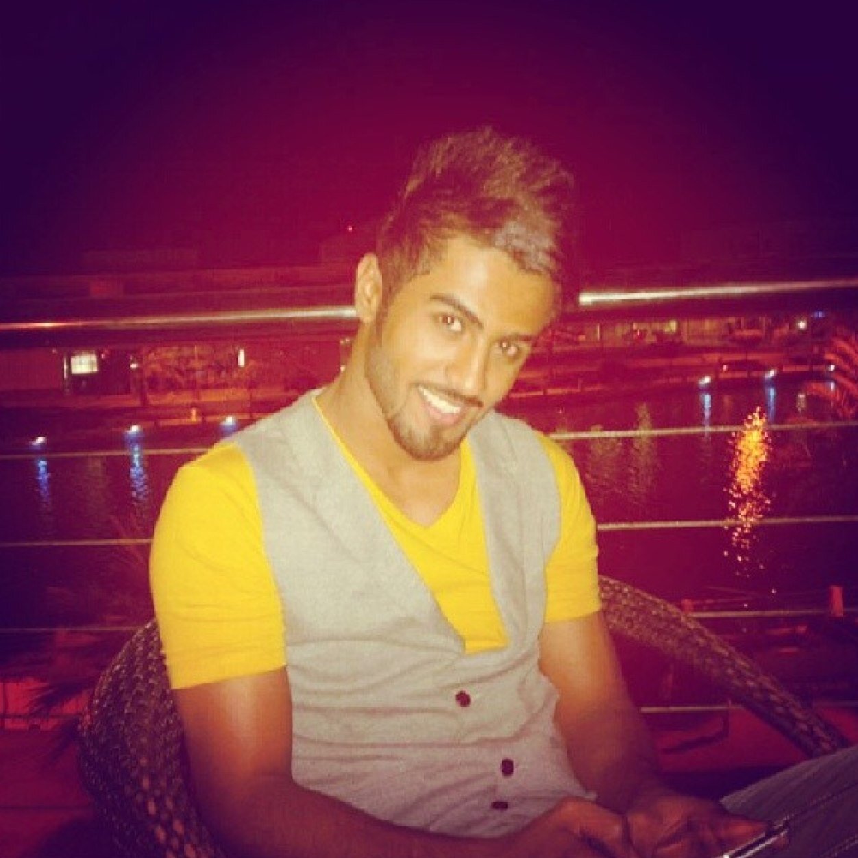 شخص عادي…وغالبا متقلب مزاج ❥ #الابداع ليس بعدد المتابعين وكثرتهم، بنظري الابداع كيف تنحت اسمگ ومحبتگ وكلماتگ ولو على قلب متابع واحد هذا هو الابداع…… kwt