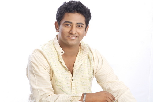 An artiste. Vocal artiste of classical & nazrul shangeet: well known from a reality show named 'Channel-i Shera kontho' Studying in business, 3...
