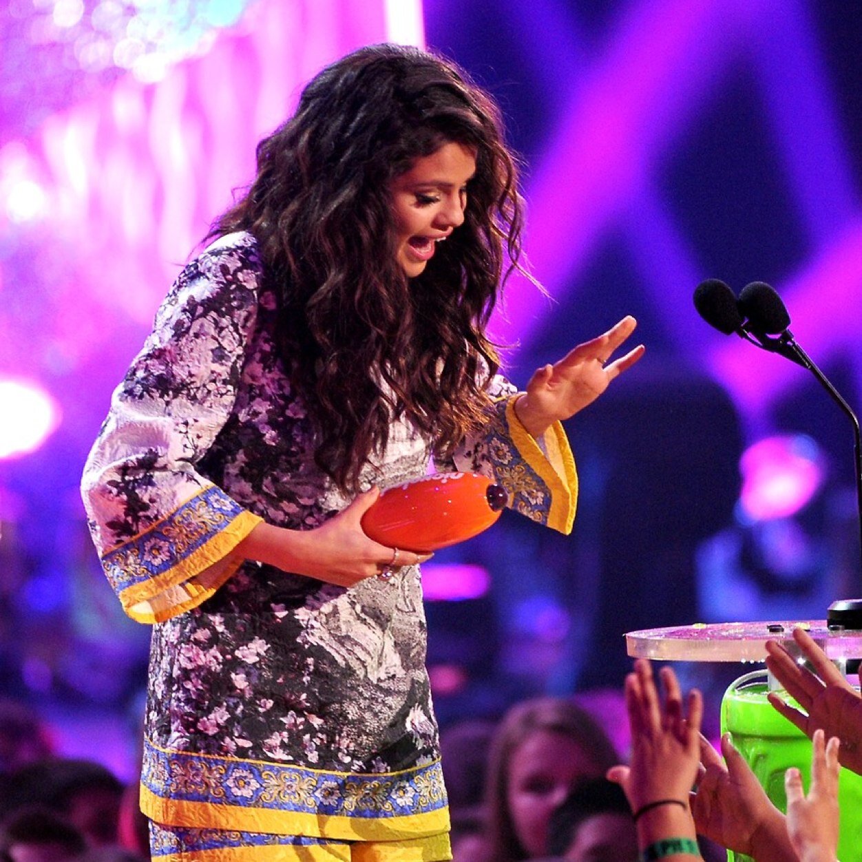 ❁Tweeting the latest news/pictures/facts about selena gomez❁