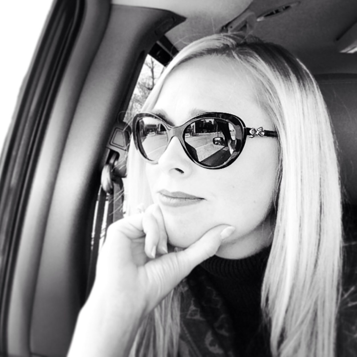 sabinasecord's profile picture. long i