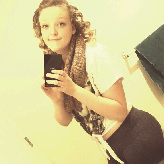 I'm kylee love to have fun and party fun person to talk to I'm wired and don't care(;