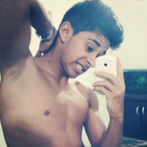 Sorria . Pois a cada sorriso que você dá , derruba um inimigo seu .