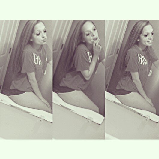 16 Years Young . 
McIntosh High School . ⛪️
Mixed Breed . 
Single . 
Kik | Whitneyyy_Waiteee .