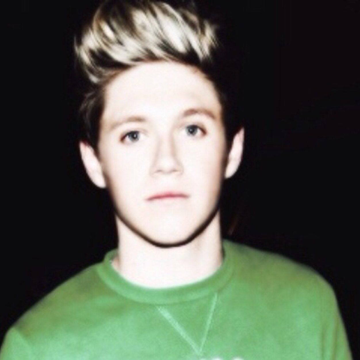 Hi gorgeous! Please follow @toxicboyluke because she gave you this follow! She follows back, just ask