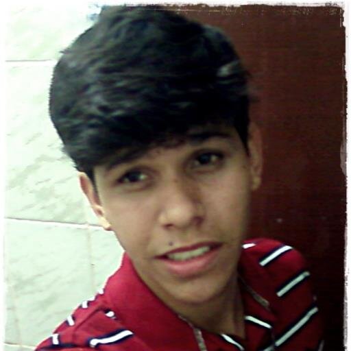 ~Entãao, sou um tipo de cara que trato as pessoas como elas mereçem, e adoro ser respeitado, assim eu respeito quem me respeita também!   '