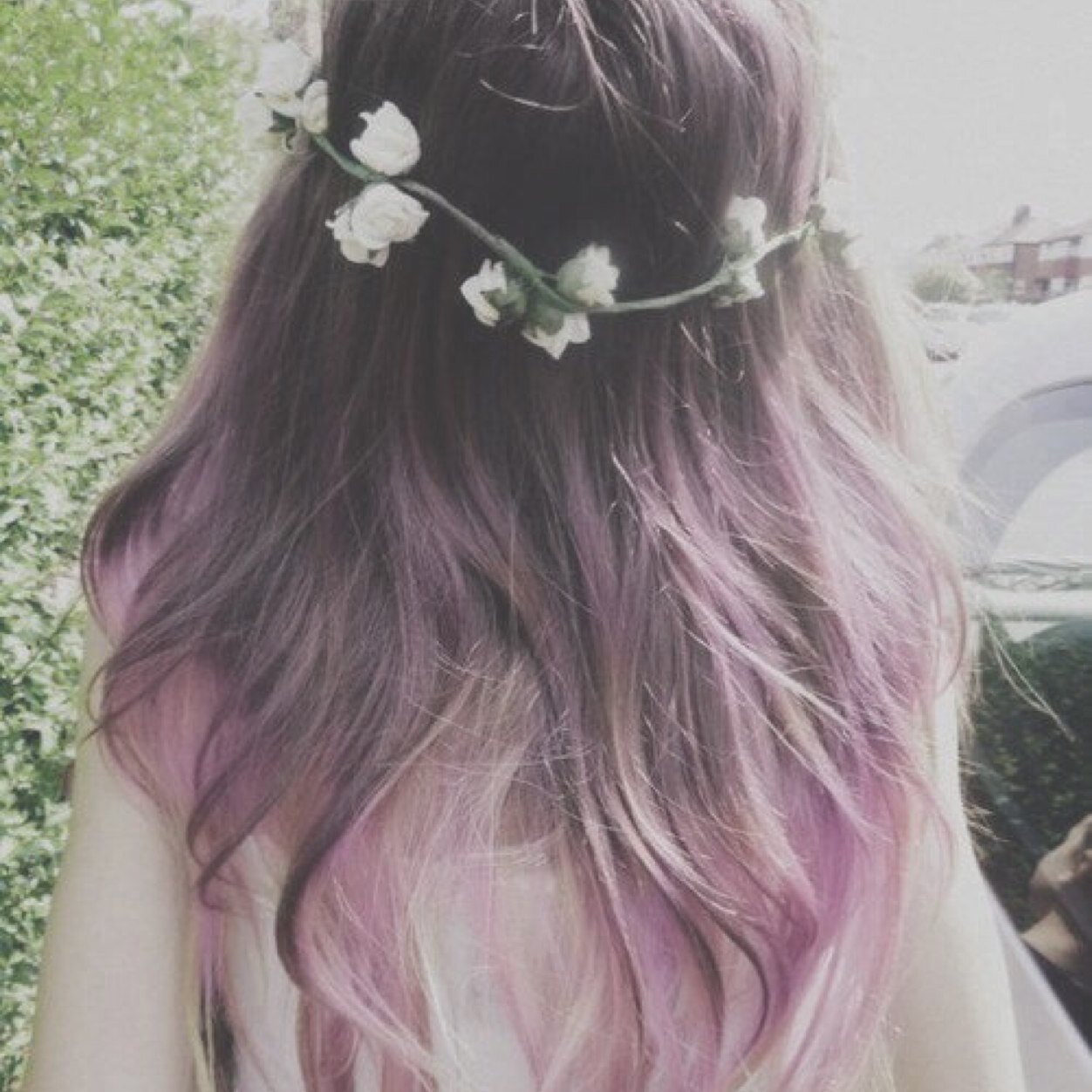 ❁ I'd rather have flowers in my hair, than diamonds around my neck ❁
