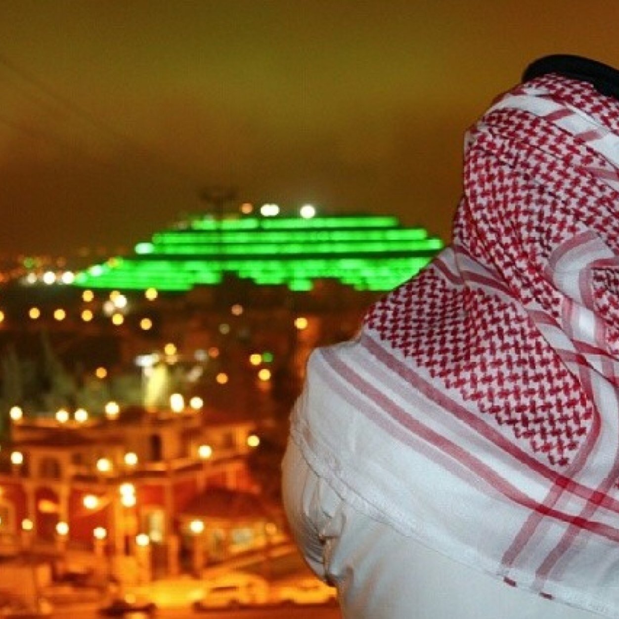 أســـوأ المشـــاعر °?× أن يصبح مصيري في يد من لا يعرف قدري وأن أنام خائفاً من أن أمسي ومنزعجاً من يومي ومتحسراً على ما هو آتي ..!!