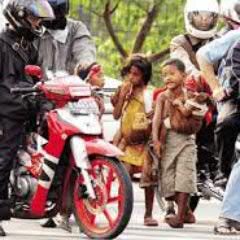pernahkah kalian tahu bagaimana kondisi mereka? bagaimana hati dan perasaan mereka? atau kalian cuma bisa bilang kasihan? mereka termasuk anak INDONESIA-YAKUSA