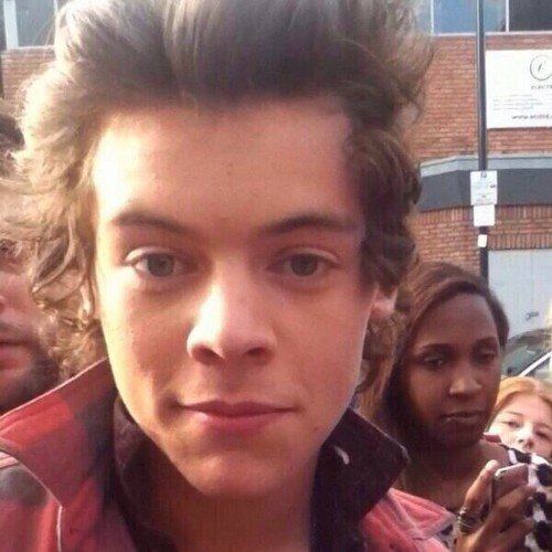 | Book nerd | movie watcher | music obsessed | I kinda have a crush on Harry Styles. My best friend is in the link. Shes cool.