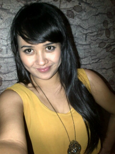 Starting singer career in Nagaswara.
  Born and growth in Sukabumi.