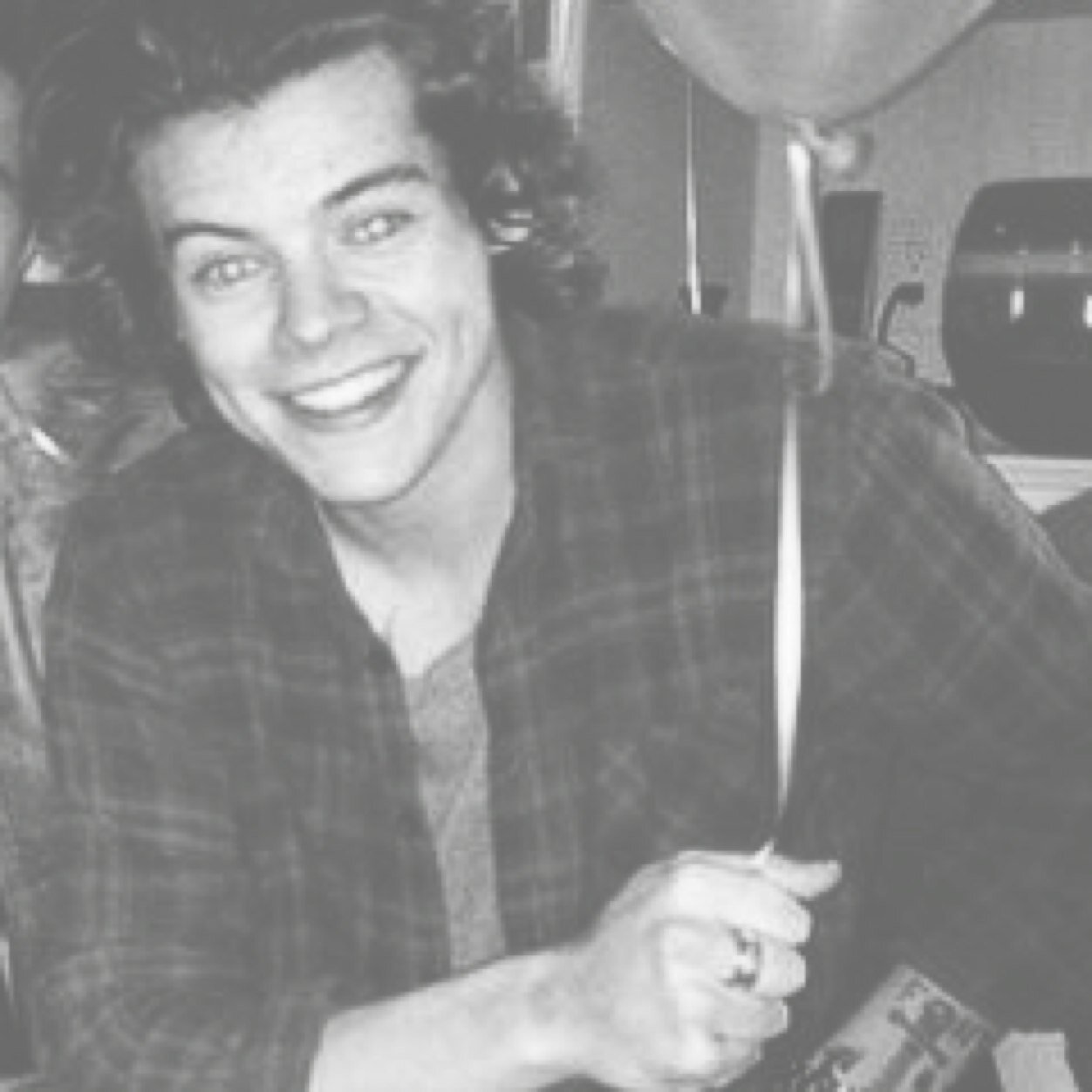 Hello there, could you please follow @caginglarry? Thank you stay fab x