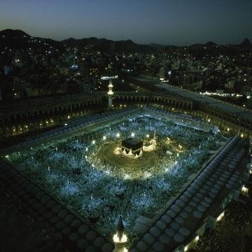 احب الله ورسوله وسائر المسلمين  واحب ممارسة الرياضة بشكل عام والقراءة فى جميع المجالات