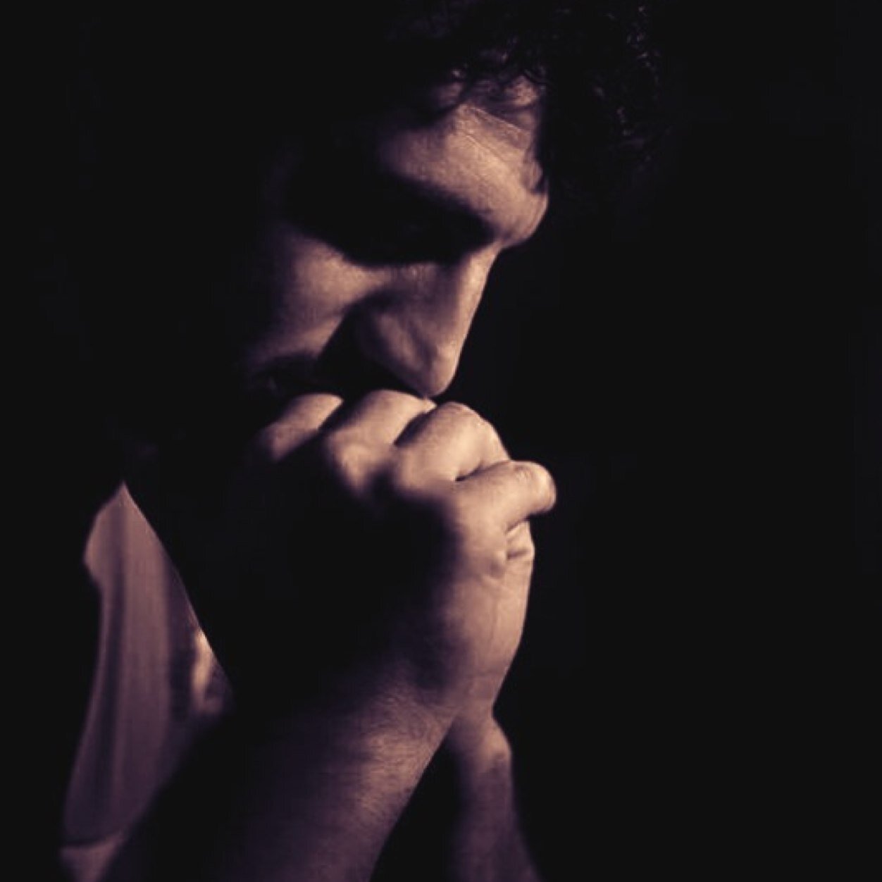ﺎلصمٺَ يمنحك متعہُ ﺎلتنزهہَ ﻓيُ عقول ﺎلآخرينُ .♡♡̷̷̷̷̷̷