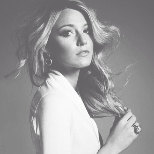 EmeraldDivinity's profile picture. Arceus save the Dragon Queen.