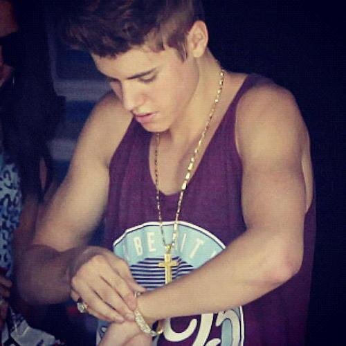 I gave you a free follow , please follow @owndabiebs i'll be followback you ♥