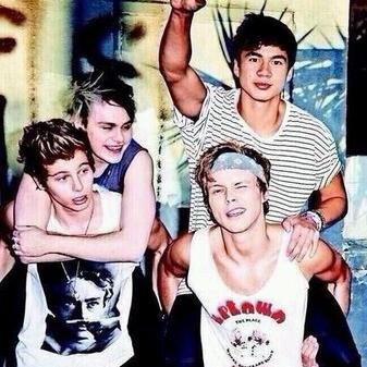 |0/4|Real bands save fans,real fans save bands. Dear 5SOS: I know I shouldn't tell you but I just can't stop thinking about you.