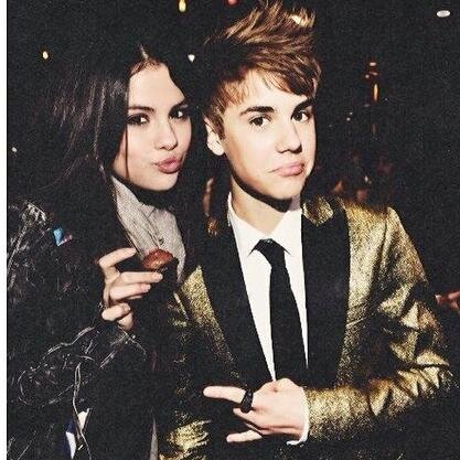 I'm Selenator, Boylieber, Mahomie..Também gosto da Miley, Demi, Taylor, e 1D.