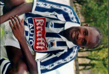 Helmanos,hice historia en la Real.Pura clase.El tiki taka lo invente yo.Entro en la filosofia del Bilbao.Real Sociedad.Por supuesto, FAKE.Viva Ghana!