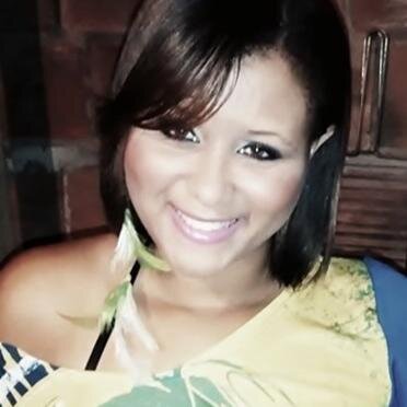 E eu tô rindo à toa. Não que a vida esteja assim tão boa, mas um sorriso ajuda a melhorar..
