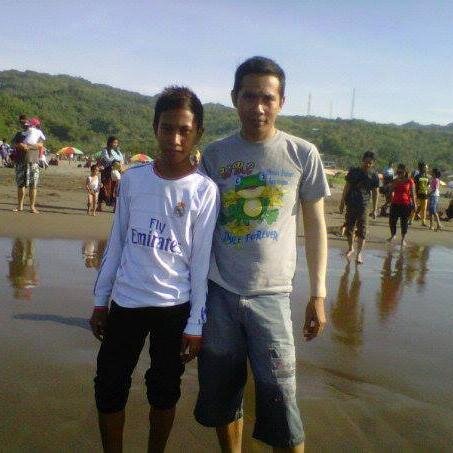 tempat, tgl lahir : Surabaya,1-12-1999
umur : 13 thn
alamat : Dk.Kapasan rt1 rw 2 gang 3 dari SMP 20
no HP : 083857462224