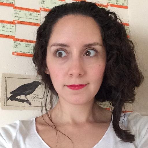 Tonta puta malcriada y, encima de todo, escritora.