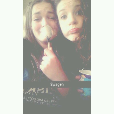 •DON'T LOOK BACK YOU'RE NOT GOING THAT WAY• IG: XDAPHNE12•SNAP: DAPHNEXBUSSEL•{ 3teen }•SOCCER•1KBS