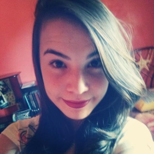 Uma Meio-Sangue, leonina, 15 anos, coloraada com muito orgulho, bem humorada, amo música! PARAMORE \o/
