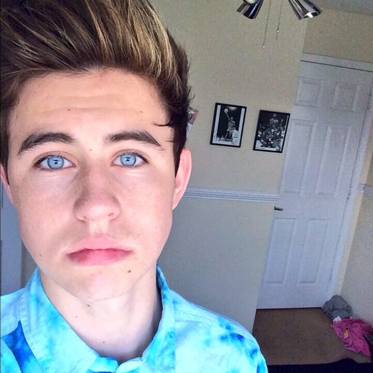 Please go follow my main account @whitesidersxo it would mean the world! Thank you!