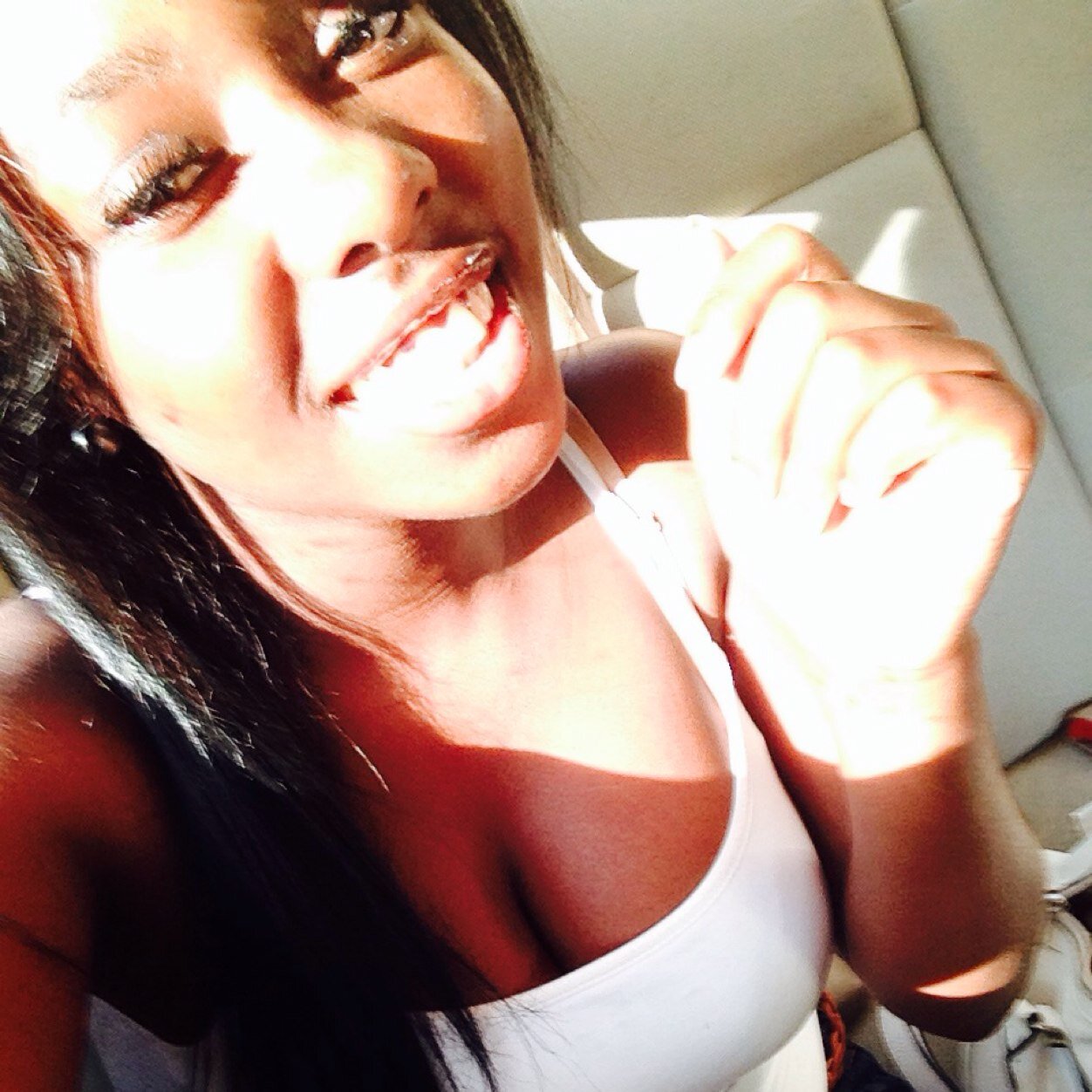 Follow me on IG: AshantiRena ♥ &* ask me questions        http://t.co/YHZpoEbfZm
