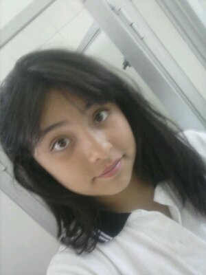 tengo 11 años me encanta la musica pop ochentera y de hoy me encanta ross lynch y r5