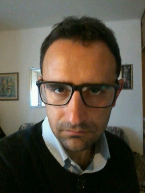 Un intelligente può benissimo permettersi il lusso di fare l'imbecille, mentre il contrario è del tutto improbabile (W. Allen)