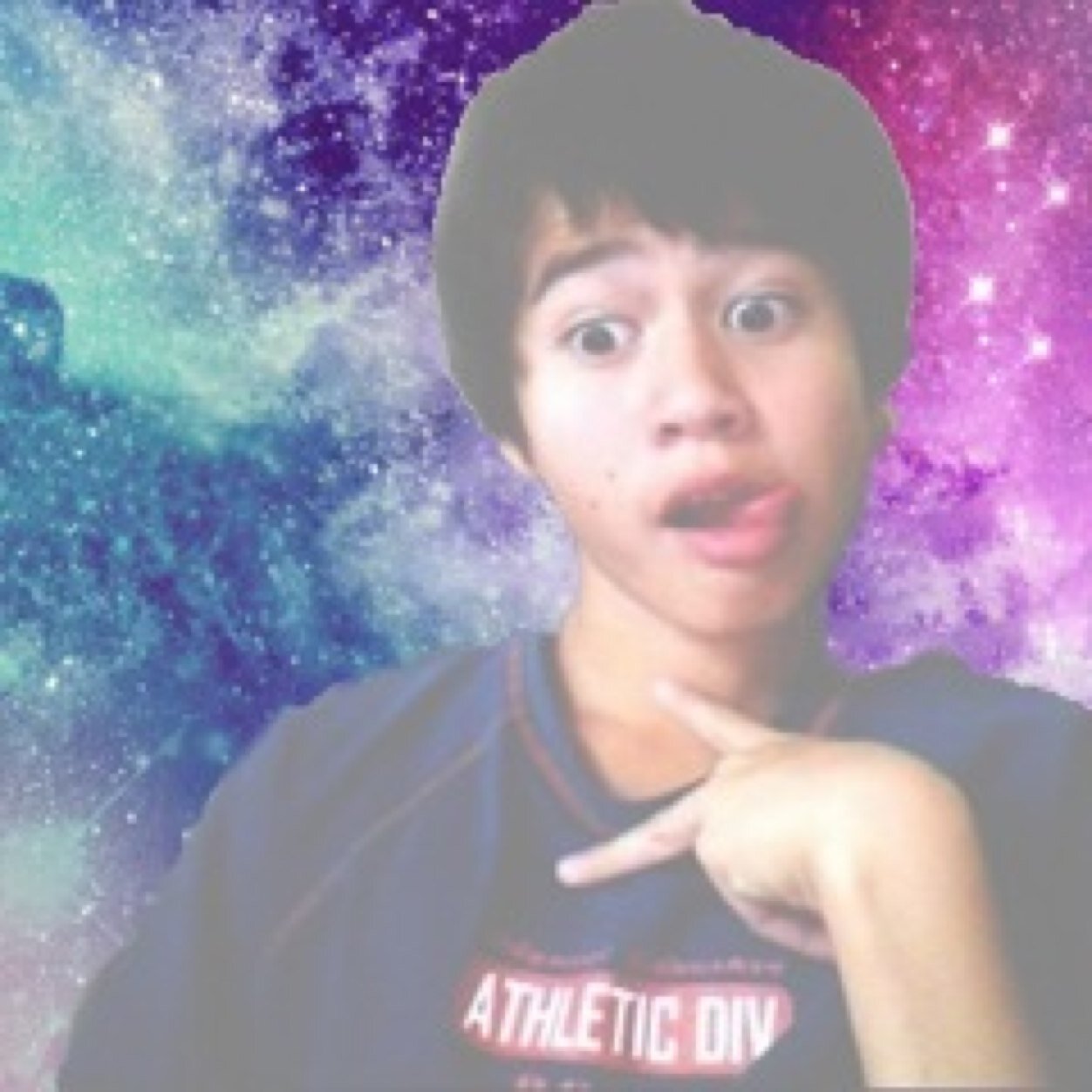 go follow @lukesthinmint plsss ilysm bbys