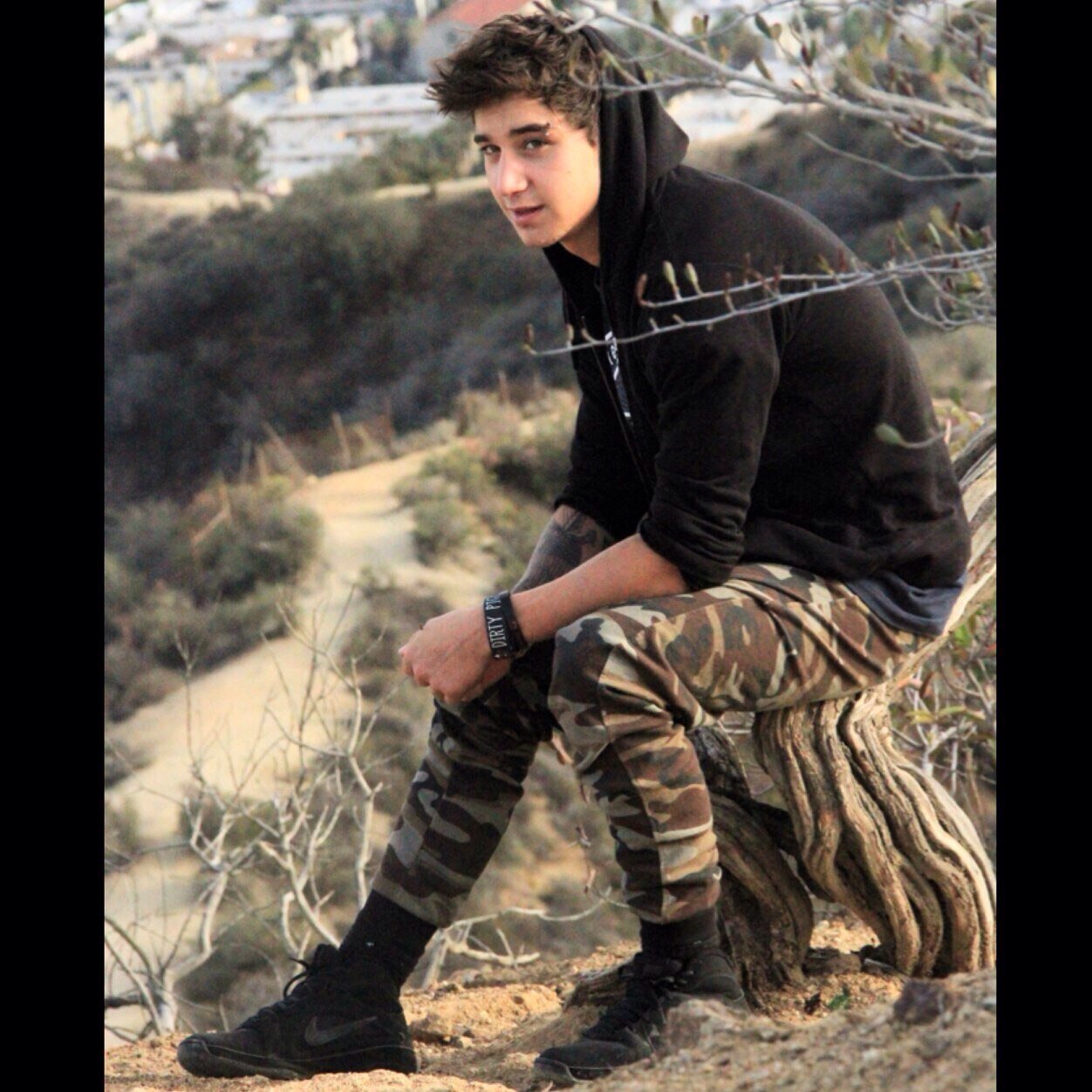 out of the 1.8m followers, jai noticed you, he followed you. always remember that. he knows you exist. jai loves you! @saviourlrh