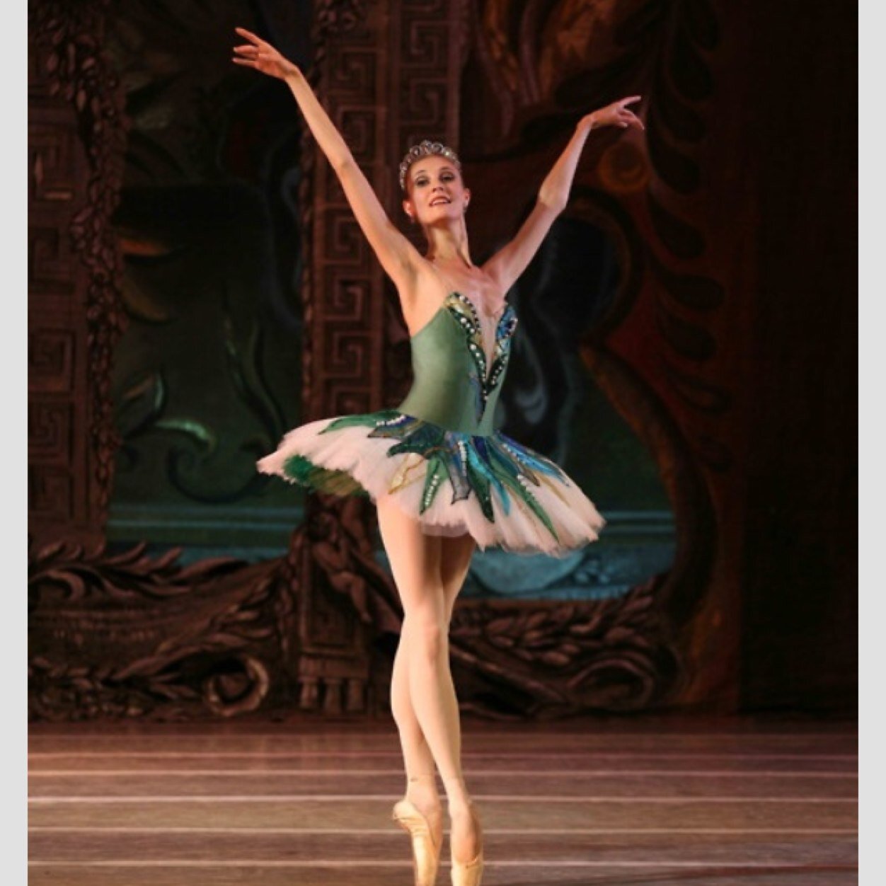 lifeonpointe_xo's profile picture. Sometimes I like to sit in splits for long periods of time.