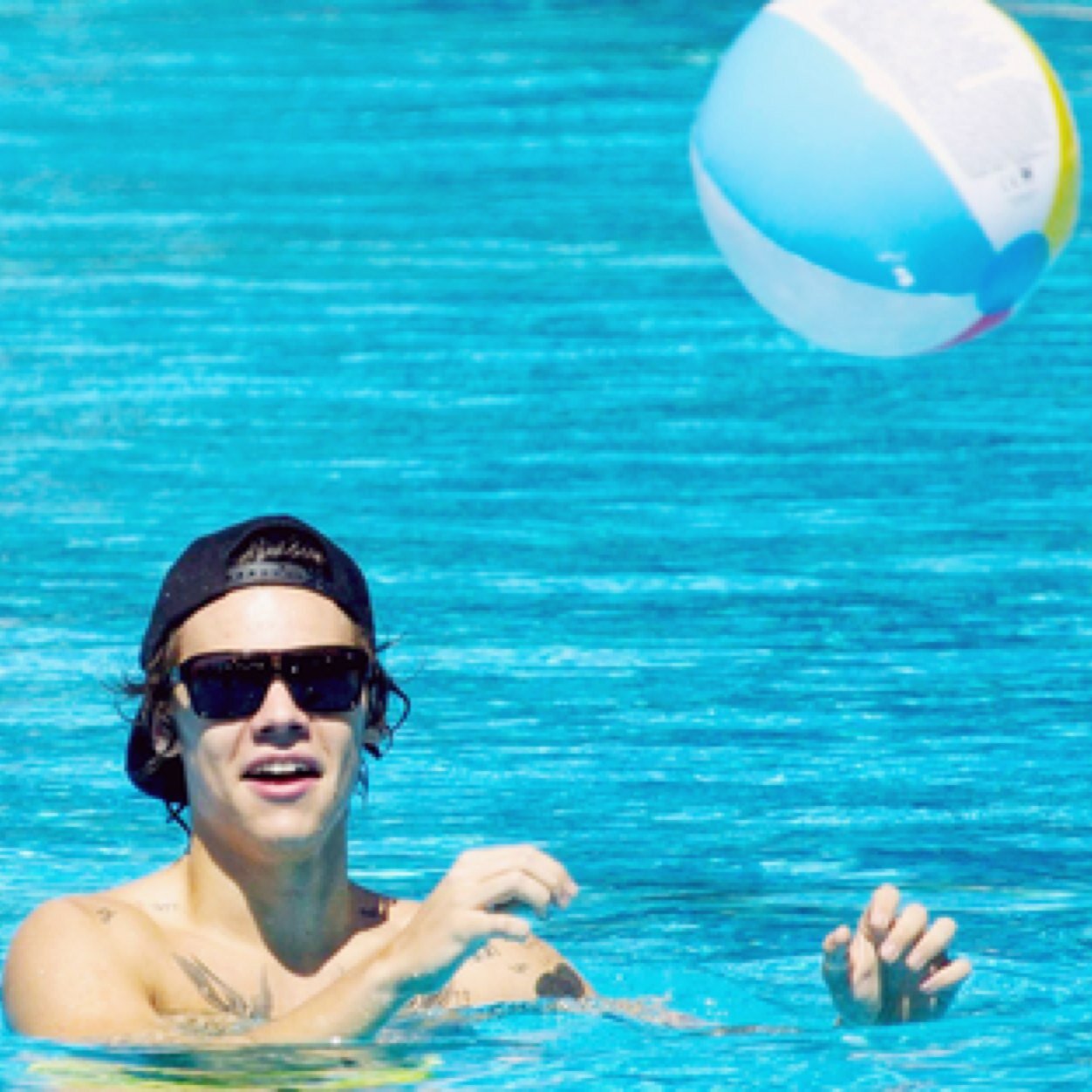 I gave you a free follow so please follow @_elstyles or i unfollow thanks ily x
